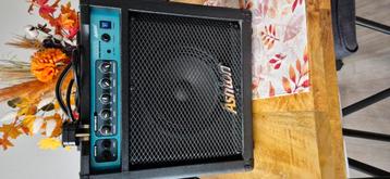 Bass/gitaar versterker beschikbaar voor biedingen