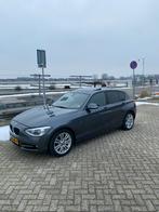BMW 1-Serie 114I 5-DR 2012 Grijs dakje stoelverwarming, Auto's, BMW, 1-Serie, Achterwielaandrijving, 4 cilinders, Lederen bekleding