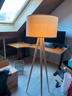Vloerlamp Zuiver Tripod Staande Lamp Witte Kap, Houten Poten, Huis en Inrichting, Lampen | Vloerlampen, Ophalen, Gebruikt, Modern warm