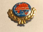 Metalen TRIUMPH Auto- en Motormerk Speld (Blauw/Rood/Wit)., Verzenden, Zo goed als nieuw, Transport, Speldje of Pin