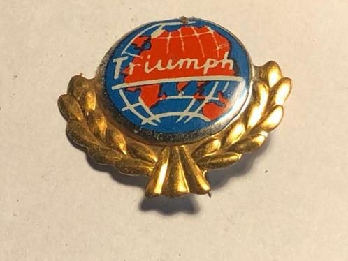 Metalen TRIUMPH Auto- en Motormerk Speld (Blauw/Rood/Wit)., Verzamelen, Speldjes, Pins en Buttons, Zo goed als nieuw, Speldje of Pin