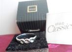 AVON ring met 3 blauwe kristal steentje. Verzilverd., Sieraden, Tassen en Uiterlijk, Ringen, 18 tot 19, Nieuw, Ophalen of Verzenden