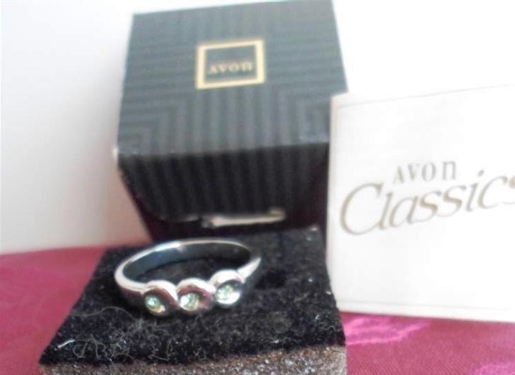 AVON ring met 3 blauwe kristal steentje. Verzilverd., Sieraden, Tassen en Uiterlijk, Ringen, Nieuw, Dame of Heer, 18 tot 19, Zilver