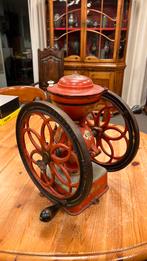 Gietijzeren winkelkoffiemolen, eind 19e eeuw, Ophalen