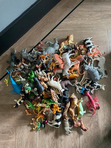 Grote verzameling speelgoeddieren beschikbaar voor biedingen