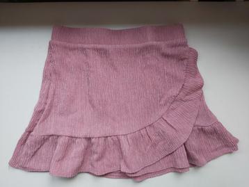 Roze rokje met rushes  beschikbaar voor biedingen