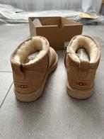 Ugg ultra mini, Ophalen of Verzenden, Zo goed als nieuw, UGG