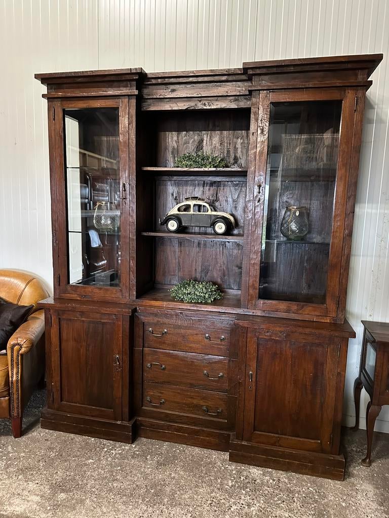 Koloniale Teak vitrinekast., Huis en Inrichting, Kasten | Vitrinekasten, Ophalen, Met deur(en), 200 cm of meer, .