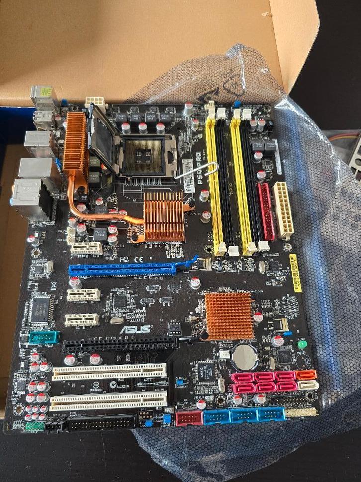 ASUS P5Q Pro moederbord, Computers en Software, Moederborden, Gebruikt, Intel, DDR2, Ophalen of Verzenden