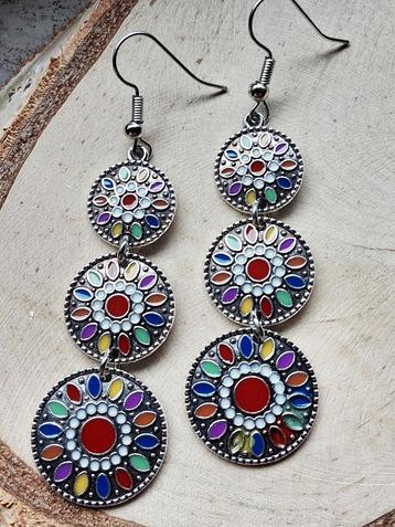 zilverkleurige boho vintage oorbellen rood multi color beschikbaar voor biedingen