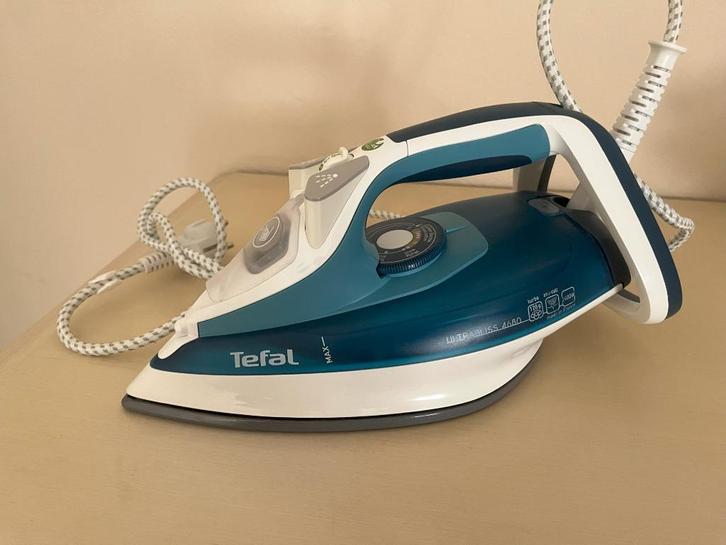 Strijkijzer Tefal FV4680 Stoomstrijkijzer Ultragliss, Witgoed en Apparatuur, Strijkijzers en Strijkplanken, Gebruikt, Strijkijzer met snoer