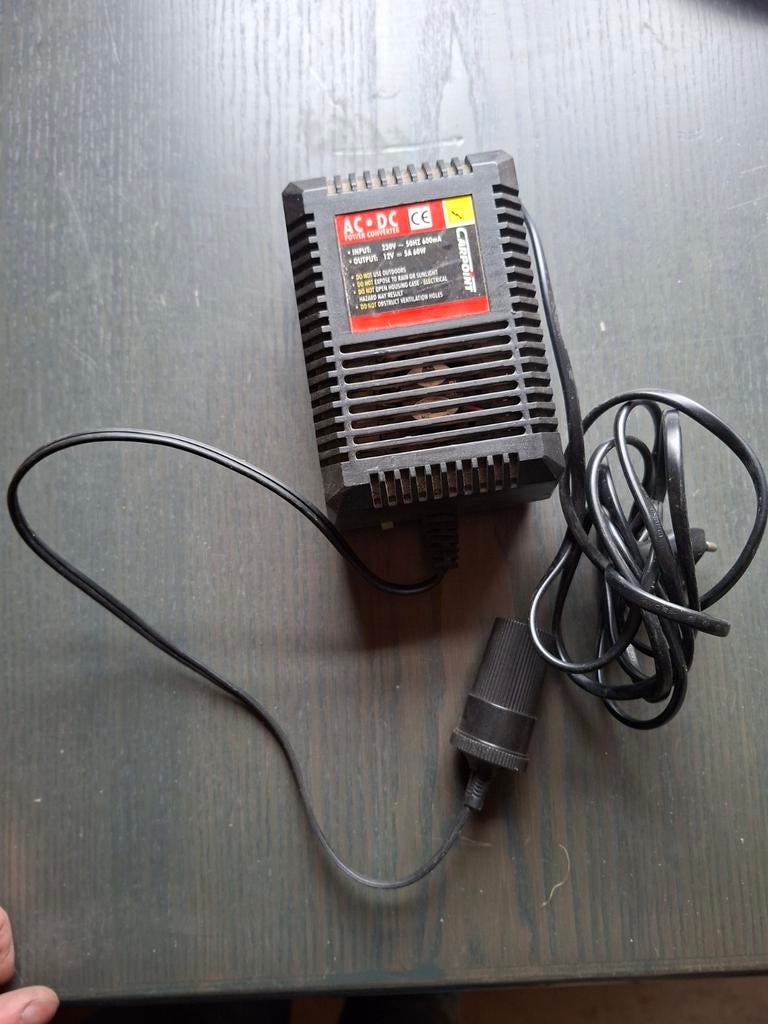 Carpoint 230V naar 12V Power Converter, Ophalen of Verzenden, Gebruikt, Universele onderdelen