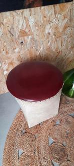 Vintage ronde poef krukje, voetenbankje bijzettafeltje, skai, Overige materialen, Minder dan 50 cm, Gebruikt, Vintage