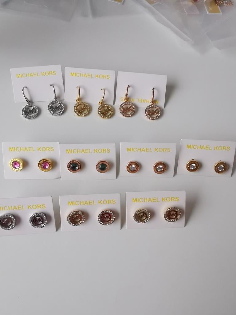 Nieuwe Michael Kors Oorbellen - Stijlvol!, Ophalen of Verzenden, Nieuw, Goud, Overige materialen