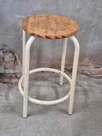 Leuke old school kruk barkruk metaal met houten zitting, Ophalen, Gebruikt