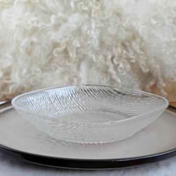 Glazen borden Scandinavisch berkenrelief | per stuk beschikbaar voor biedingen