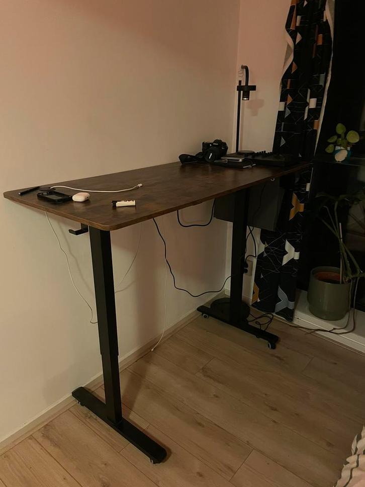 Adjustable Standing desk (available until 26th Nov), Huis en Inrichting, Bureaus, Zo goed als nieuw, Stabureau, Elektrisch, In hoogte verstelbaar