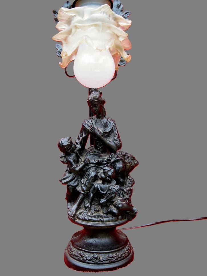 Vintage lamp van vrouw met 2 kindjes, Antiek en Kunst, Antiek | Lampen, Ophalen