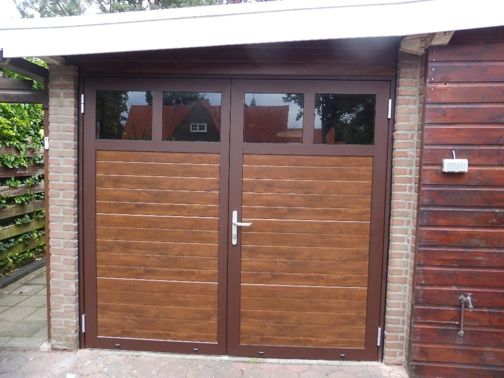 Openslaande garagedeur Br. 2345 x H. 2145, Doe-het-zelf en Verbouw, Deuren en Horren, Zo goed als nieuw, Garagedeur, 215 cm of meer