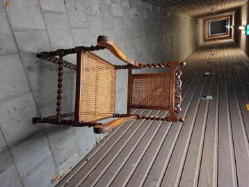 Antieke Stoel Gratis beschikbaar voor biedingen