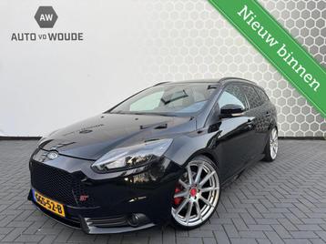 Ford Focus Wagon 2.0 EcoBoost ST-3 Recaro Stoelen 250PK beschikbaar voor biedingen