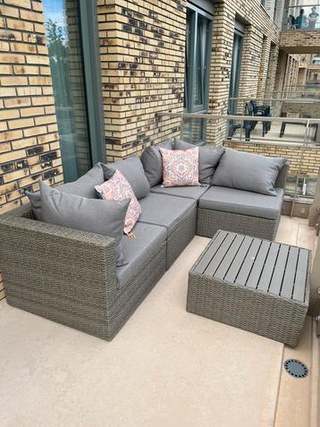 Complete loungeset - incl kussens en tafel/hocker beschikbaar voor biedingen