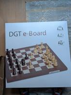 DGT Walnut Bluetooth Schaakbord met Timeless Stukken, Hobby en Vrije tijd, Ophalen, Minder dan 500 stukjes, Zo goed als nieuw