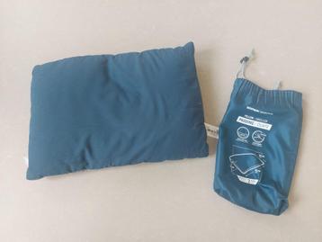 Decathlon Quechua hoofdkussen voor kamperen beschikbaar voor biedingen