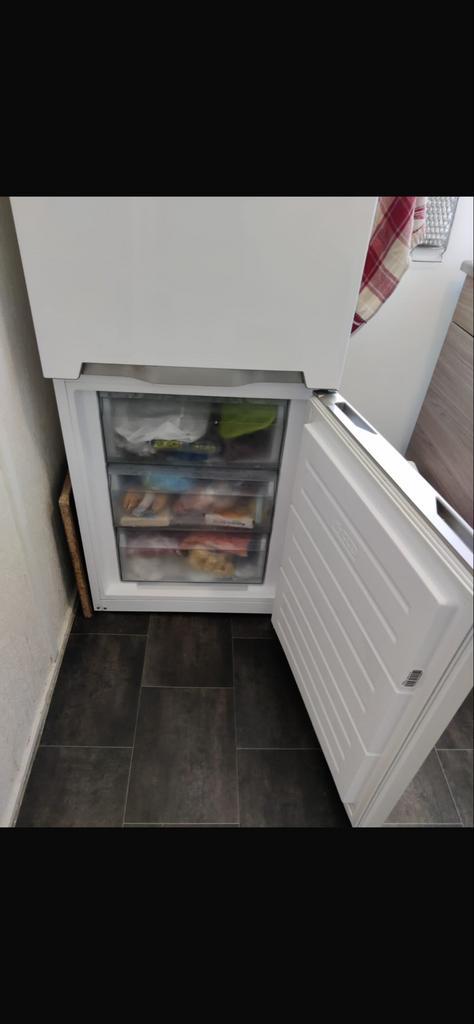 Sharp Koelkast - Betrouwbaar en Ruim!, Witgoed en Apparatuur, Koelkasten en IJskasten, Gebruikt, Met vriesvak, 150 tot 200 liter