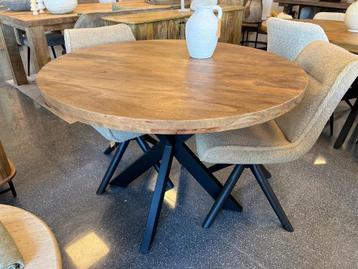 Magazijn Leegverkoop ACTIE Ronde eettafel mangohout matrix  beschikbaar voor biedingen