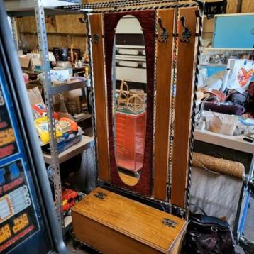 Kapstok oud, met opbergbox. beschikbaar voor biedingen