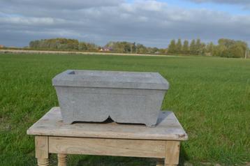 antieke gekapte stijlvolle arduinen handenwasser beschikbaar voor biedingen