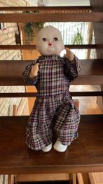 Oude pop. Engels., Ophalen of Verzenden, Zo goed als nieuw, Poppenhuis