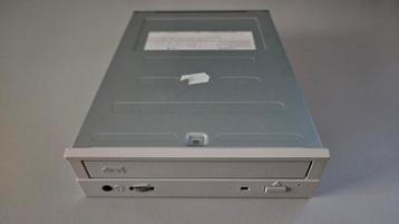 Vintage IDE/ATAPI & USB CDROM Drives beschikbaar voor biedingen