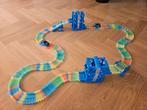Glow in the dark racebaan met lift en auto's, Kinderen en Baby's, Speelgoed | Racebanen, Ophalen, Zo goed als nieuw, Elektrisch