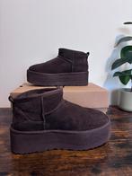UGG Classic Ultra Mini Platform chocolat, Ophalen of Verzenden, Zo goed als nieuw, Bruin