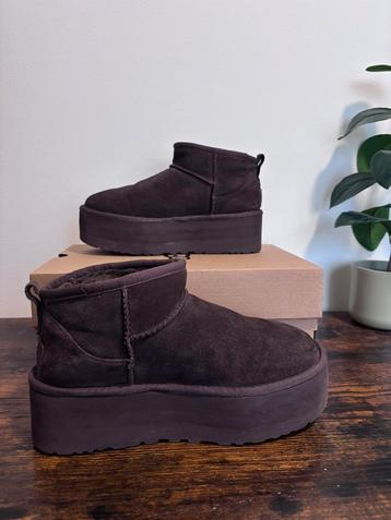 UGG Classic Ultra Mini Platform chocolat beschikbaar voor biedingen