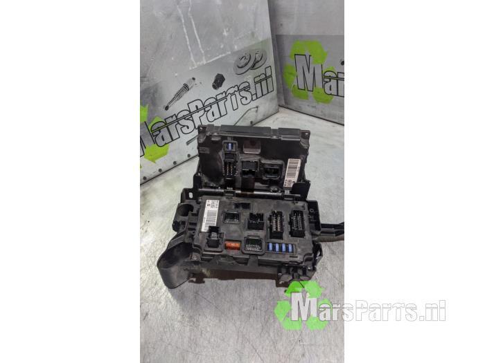 Zekeringkast van een Peugeot 407, Auto-onderdelen, Elektronica en Kabels, Peugeot, Gebruikt, 6 maanden garantie, 12 maanden garantie