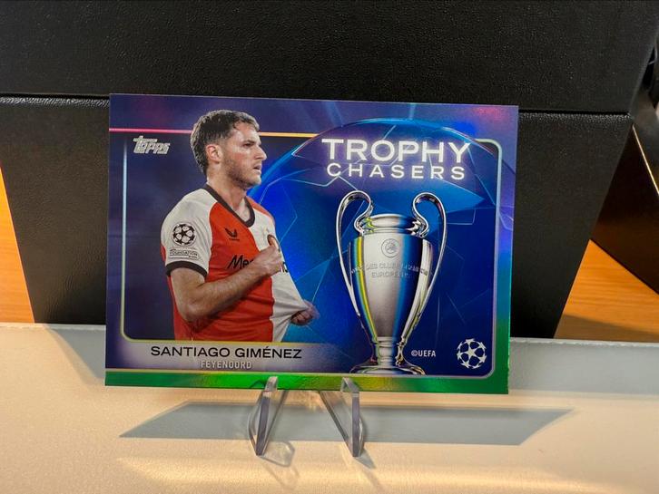 Santiago Gimenez Topps Trophy Chasers 59/99, Verzamelen, Sportartikelen en Voetbal, Nieuw, Buitenlandse clubs, Ophalen of Verzenden