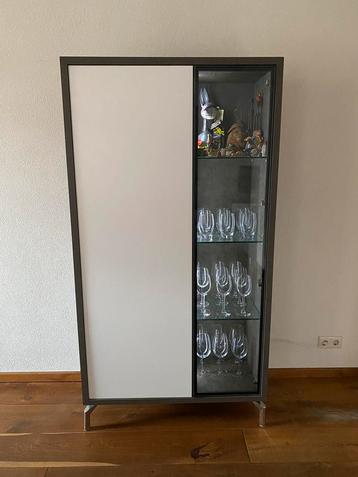 Buffetkast met vitrine – met verlichting & afstandsbediening beschikbaar voor biedingen