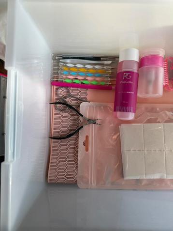 Pink gellac tools beschikbaar voor biedingen