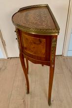 Bijzettafeltje / kastje Napoleon III stijl, Antiek en Kunst, Antiek | Meubels | Tafels, Ophalen