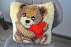 Smyrna knoopkussen beer met hart, Ophalen, Nieuw, Borduurpakket