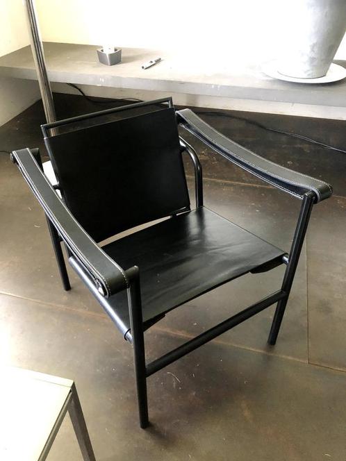 Vintage Design Le Corbusier LC1 Fauteuil zwart frame igst, Huis en Inrichting, Fauteuils, Gebruikt, Leer, Metaal, 50 tot 75 cm