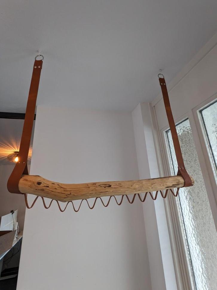 Handgemaakte kapstok van hout en leer, Huis en Inrichting, Woonaccessoires | Kapstokken, Zo goed als nieuw, Wandkapstok, Minder dan 100 cm