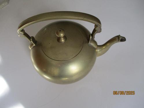 koperen of brons theepot vertint op pootjes, Antiek en Kunst, Antiek | Koper en Brons, Brons, Ophalen of Verzenden