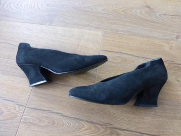 Zwarte suede pumps/ zwarte pump beschikbaar voor biedingen