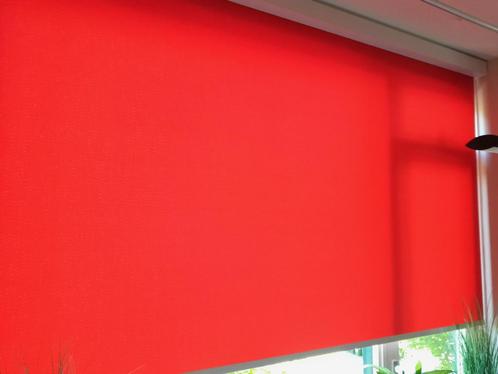 rolgordijnen rood in metalen cassette, Huis en Inrichting, Stoffering | Gordijnen en Lamellen, Zo goed als nieuw, 150 tot 200 cm
