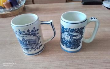 2 blauw/witte  porseleinen bierpullen  beschikbaar voor biedingen