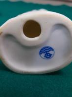 Beeld vrouw met kippen van porselein, gemerkt, Verzamelen, Beelden en Beeldjes, Ophalen of Verzenden